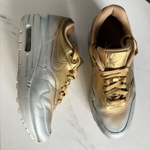 Nike Air Max Sneakers 1 LX Liquid Metallic Gold / Silver Women’s Shoe 👟 SIze 7